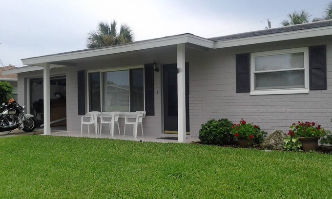 Oakview Heights House | Cozy Beachside Retreat: Steps from the Shore in Peaceful Area