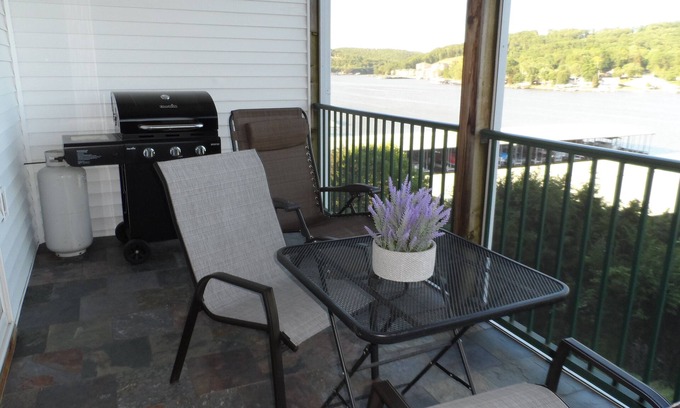 Camdenton Condo | Accessible 2BD/2BA with Boat Slip & Gorgeous Views