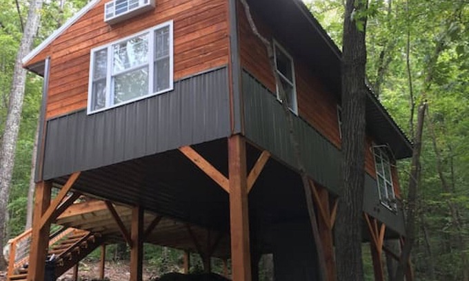 Guild Cabin | Unique Treehouse Retreat with Hot Tub & Lake Views