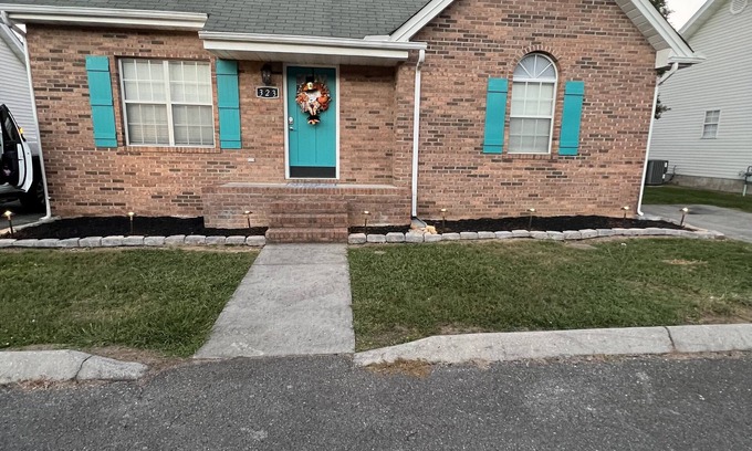Pigeon Forge House | Ideal Location: 5 Minutes to Dollywood with Great Amenities