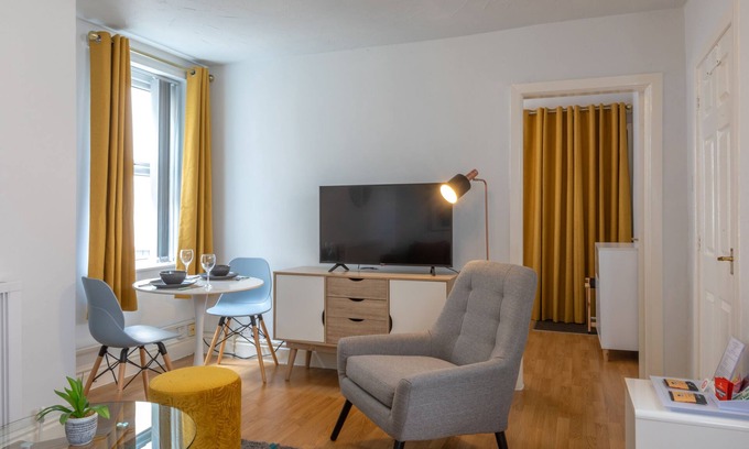 Preston Apartment | Perfectly Located Fulwood Heights Flat Near Hospital