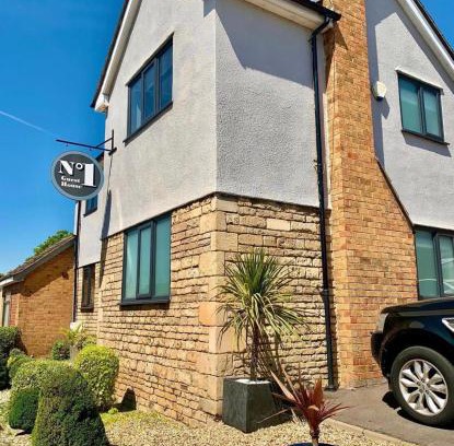 Stamford House | Welcoming No1 Guest House - Family-Friendly Comfort Awaits