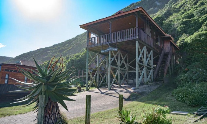 Eersterivierstrand House | Discover No10@Kamma: Oceanfront Getaway with Private Beach