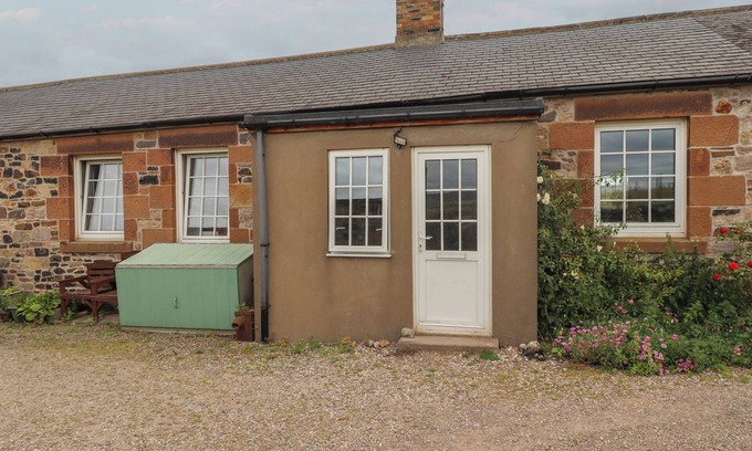 Bamburgh Cottage | Pet-Friendly NO2 Budle Bay Cottage with Cozy Open Fire