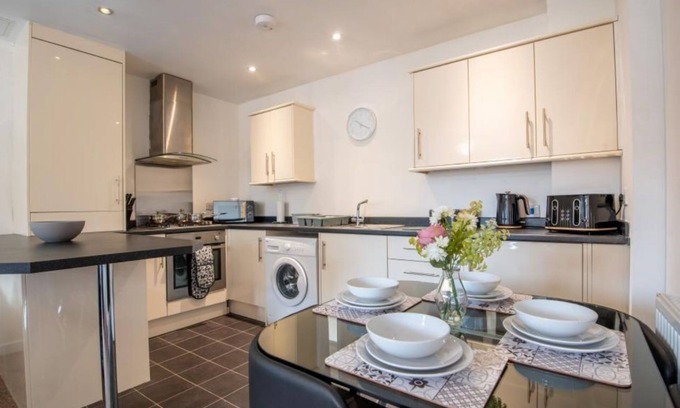 Mansfield Apartment | Unforgettable Stays at No2 with Breakfast & Family Options