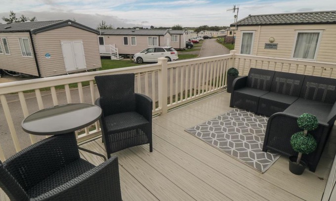 Muston House | Cozy No30 Elm Rise: Pet & Child Friendly Getaway