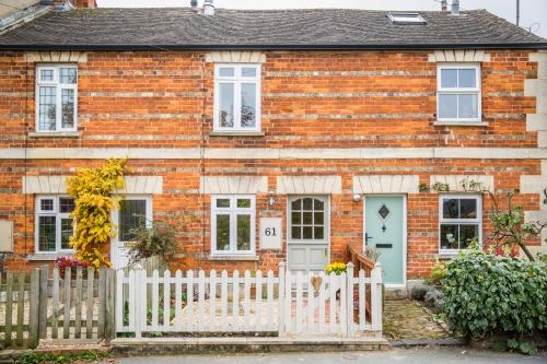 Winchcombe House | Explore No61 Winchcombe: 4-Star Family-Friendly Retreat