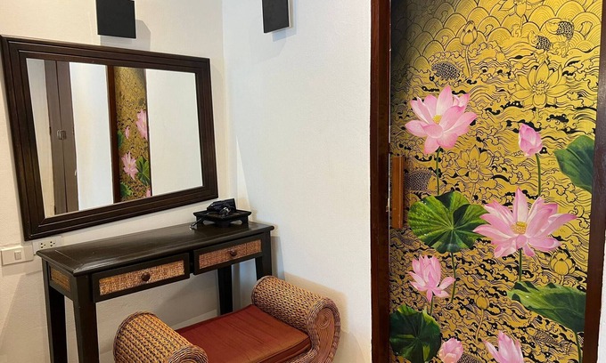 Bang Khla House | No8 Double Suite, Rainbow Arokaya Welnes