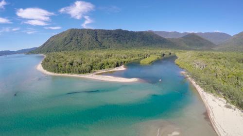 Thornton Beach Cabin | Eco-Friendly Retreat at Noah Creek Eco Huts - 9.2/10 Rating
