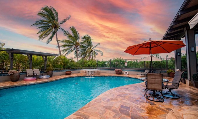 Kaanapali Bed & Breakfast | Relax at Noah's Hideaway B&B with Oceanfront and Spa