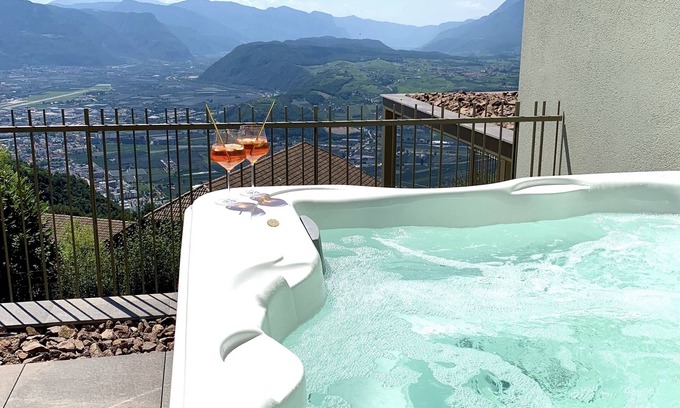 San Genesio Atesino Apartment | Indulge in Ocean Views at NoAN Panorama Suite Arendt