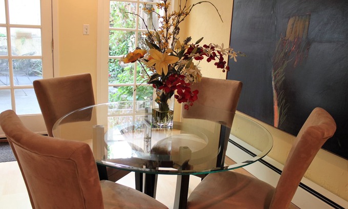 Lower Nob Hill Condo | Stunning Nob Hill Garden Studio with Kitchen & 9.8 Rating