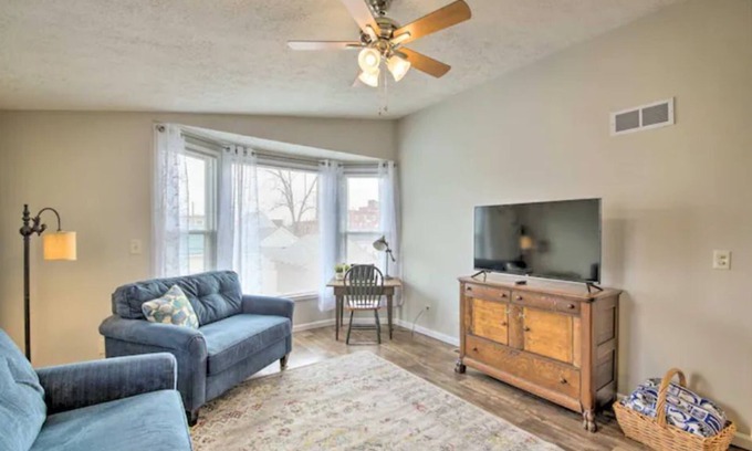 Noblesville House | Noble Loft - Walk to downtown/close to the river!