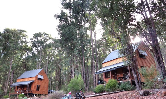 Dwellingup Ski Chalet | Experience Noble River Estate: 4-Star Family-Friendly Retreat