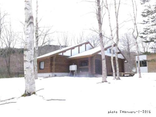 Noboribetsu Apartment | Cozy Log Cabin in Noboribetsu - Family & Pet Friendly