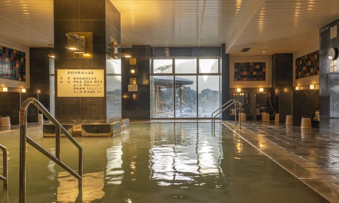 Noboribetsuonsencho Hotel | Relax at Noboribetsu Manseikaku with Spa and Pool Access