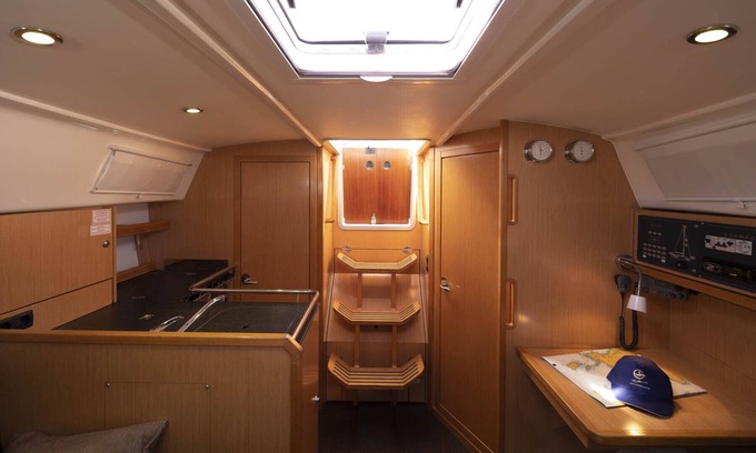 Sanxenxo Boat Rental | Experience a Night Aboard a Luxurious Sailboat Retreat