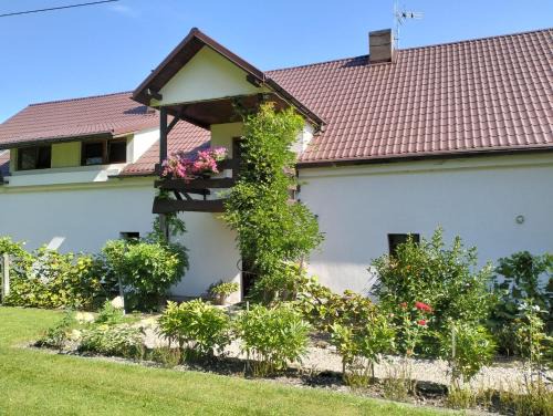 Bystrzyca Kłodzka Bed & Breakfast | Cozy Retreat with Sauna and Kitchen Amenities