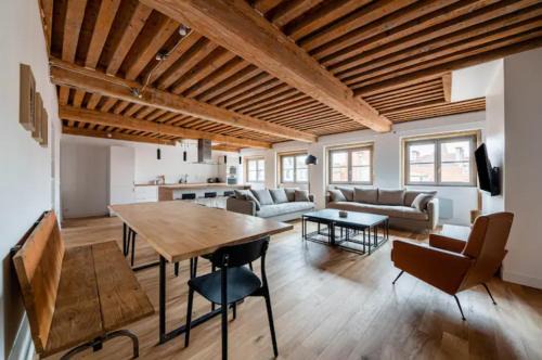 Les Cordeliers Apartment | Discover NOCNOC - L'Etage de Cordeliers: Family-Friendly Stay