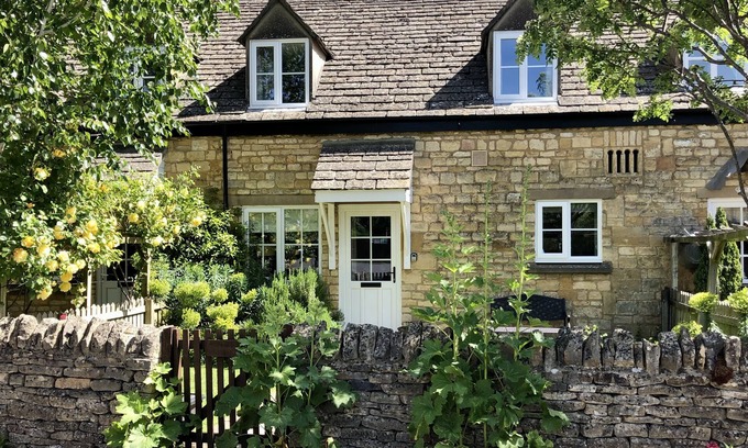 Chipping Campden House | Discover Noel Cottage: Ideal Stone Retreat in Chipping Campden
