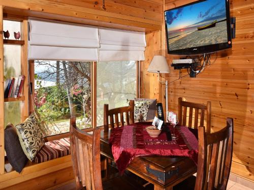 Amirim Ski Chalet | Relax at Nofesh Ne'eman with Oceanfront Spa & Pool