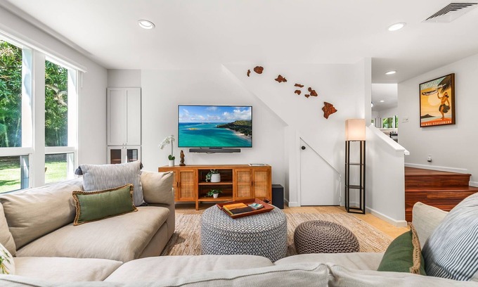 Lanikai House | Nohie Lanikai by Gather: 4BR Beachside Retreat w/Lanai & Private Yard