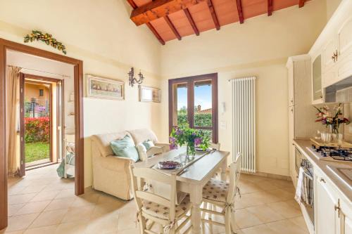 Contignano House | Experience Noi2Vacanze with Oceanfront Relaxation & High Ratings