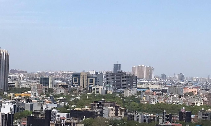 Sector 62 House | Family-Friendly Noida Apartment with Breakfast for 6 Guests