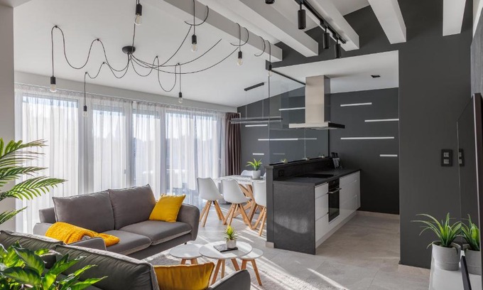 Szeged Apartment | Elegant Noir Hotel - Penthouse Apartment for Families