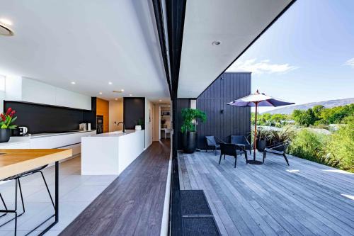 Wanaka House | Explore Noir North Retreat: 4-Star Stay with Hot Tub