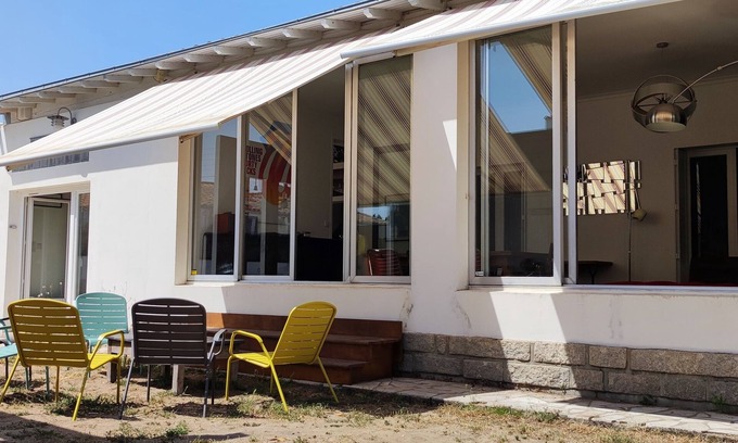 Noirmoutier-en-l'Ile Villa | Family-Friendly Noirmoutier Retreat with Oceanfront Views