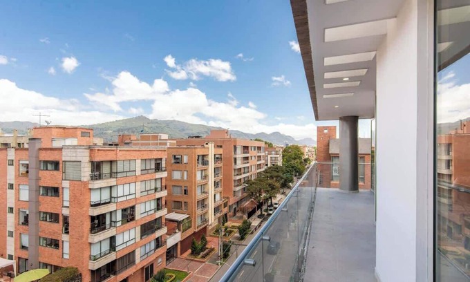 Usaquen Apartment | Stylish 4BR Retreat with Kitchen in Usaquén