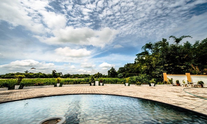 Mueang Len Hotel | Top-Rated Nok Resort & Hotel: Enjoy Poolside Bliss