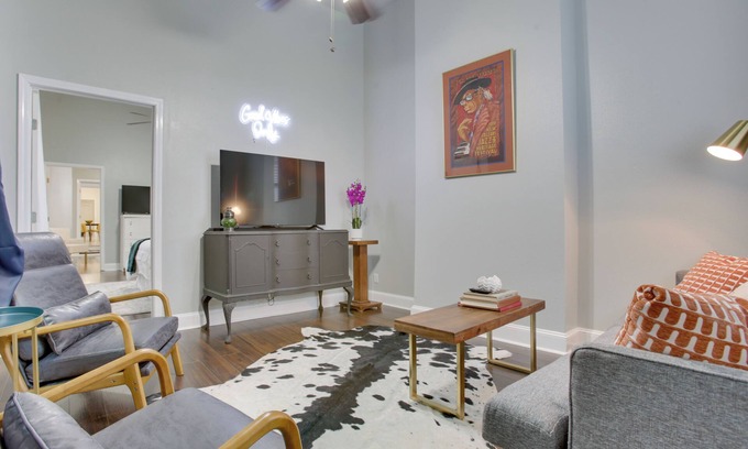 Saint Thomas Development House | NOLA Gem: 3 Mi to French Quarter