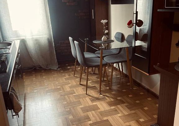 Reghin Apartment | Discover Nomad Reghin: Guest Rated 9.2 with Hot Tub