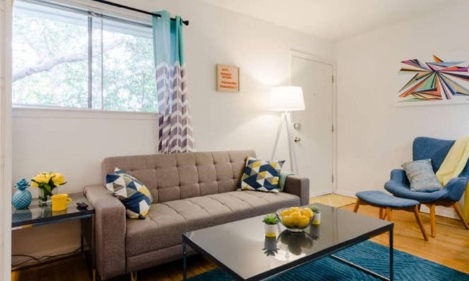 Allandale Apartment | Convenient Nomad Studio - Family-Friendly & Steps to Domain