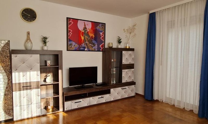 Munchen District Apartment | Family-Friendly Retreat at Nomadengold - Rated 8.6/10