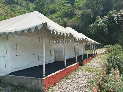 Gunehr House | Discover Nomadic Soul Camps: Riverside Retreat in Bir