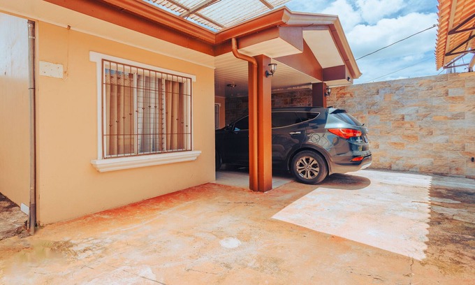 El Tanque House | Discover NOMADS: 5 Minutes from La Fortuna Attractions