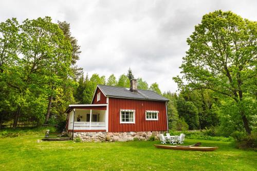 Bjorkoby House | Explore Nommen Fishing Cottages: Family-Friendly Retreat