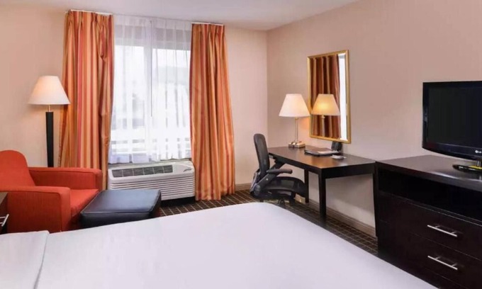 South San Francisco Hotel | Comfortable King Room at Hotel Nova SFO with Breakfast