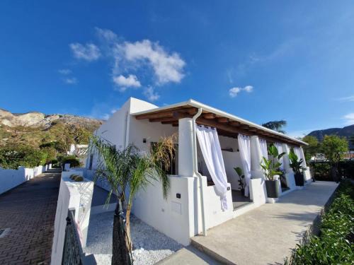 Vulcano Porto Apartment | Family-Friendly Stay at Nonno Angelino Hotel
