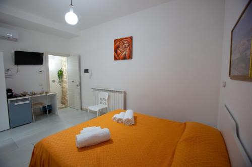 Gangi House | Welcoming Nonno Giovanni: Family-Friendly Stay with Top Ratings
