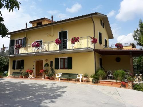 Offida House | Discover Nonno Pio: Pet-Friendly Stay with Top Amenities