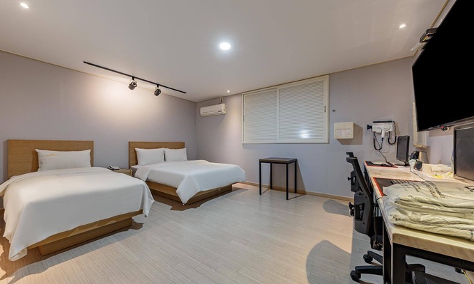 Nonsan Hotel | Eco-Friendly Comfort at Nonsan River with Hot Tub & Breakfast