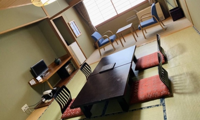 Kamikawa Hotel | Cozy Japanese-Style Room with Tatami Mats in Hokkaidō