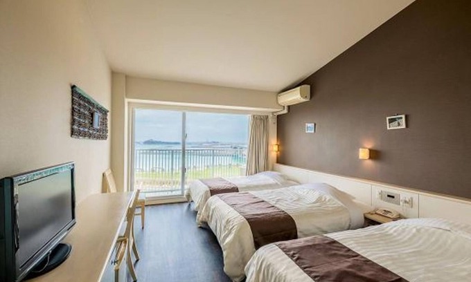 Tomigusuku Hotel | Ocean View Triple Room with Kitchen & Breakfast in Tomigusuku