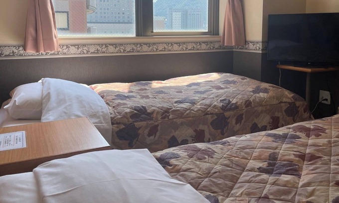 Hakodate Hotel | Comfortable Non-Smoking Twin Room in Hakodate, Hokkaidō
