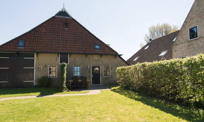 Ballum House | Cozy Nooitgedacht Apartment near Ameland Farmhouse