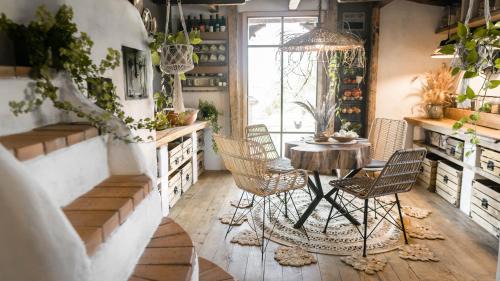 Suncuius House | Exceptional Nooks by AdyBeca - Traditional Balnaca Retreat
